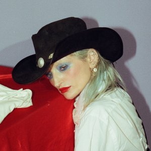 Okładka piosenki karaoke „Astroturf”